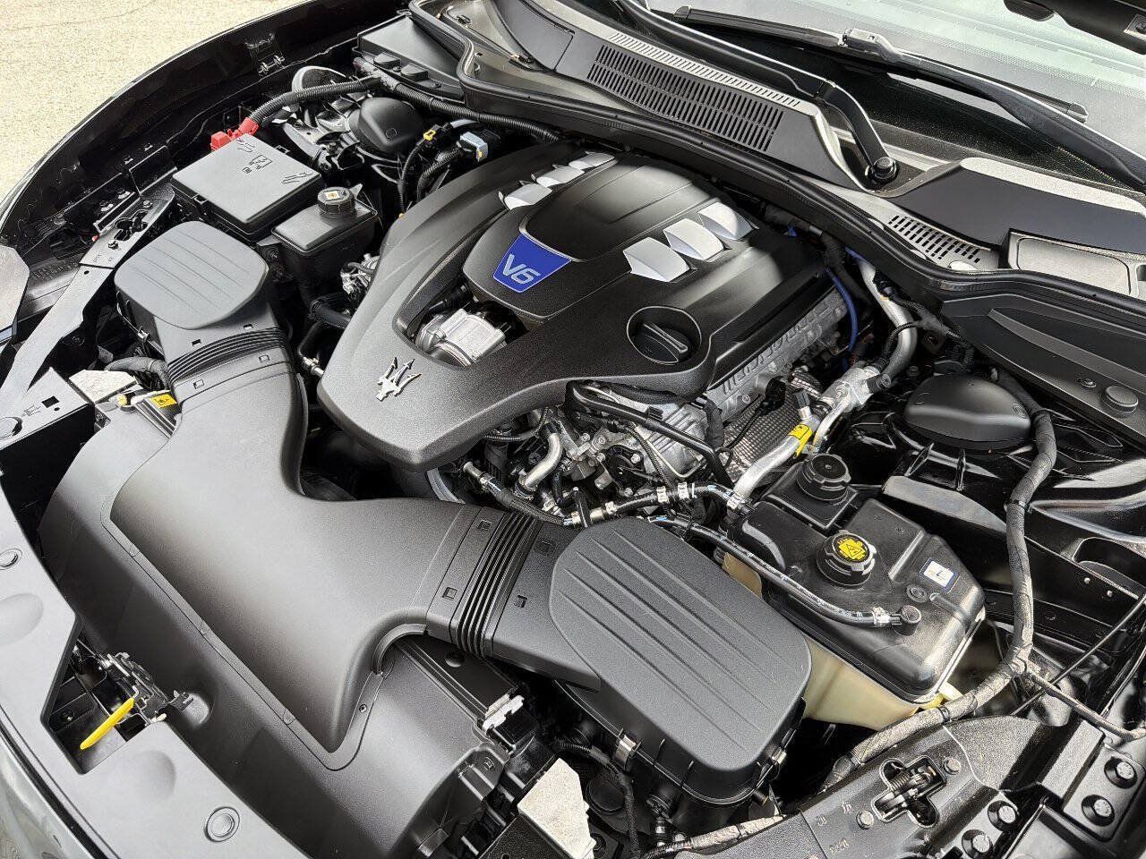 Used 2015 Maserati Ghibli S Q4 AWD/4WD image 16