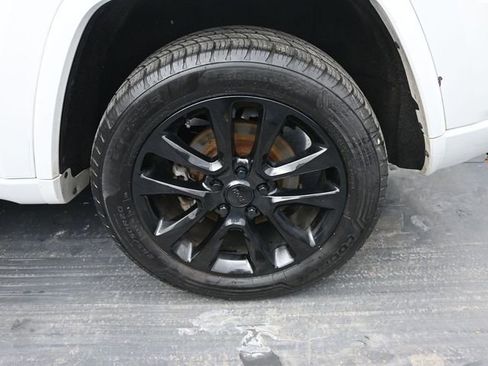 Used 2019 Jeep Grand Cherokee Altitude image 40