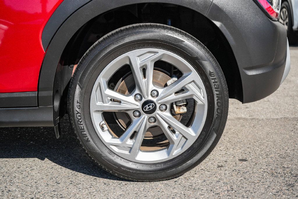 Used 2023 Hyundai Kona SEL AWD/4WD image 10