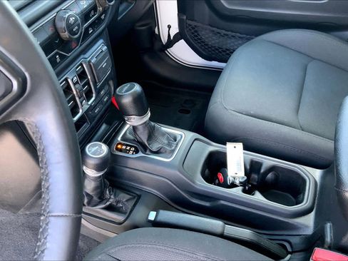 Used 2023 Jeep Gladiator Sport AWD/4WD image 16