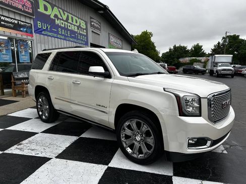 Used 2015 GMC Yukon Denali w/ Premium Package AWD/4WD image 5