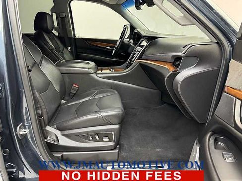 Used 2019 Cadillac Escalade ESV Luxury AWD/4WD image 24