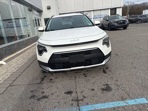 Used 2023 Kia Niro EX w/ EX Cold Weather Package image 4