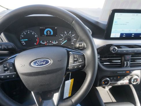Used 2022 Ford Escape SE w/ Cold Weather Package image 9