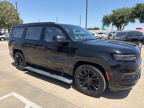 Used 2023 Jeep Grand Wagoneer Series II AWD/4WD image 4