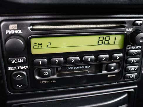 Used 2000 Toyota MR2 image 32