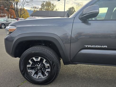 Used 2022 Toyota Tacoma TRD Off-Road image 13