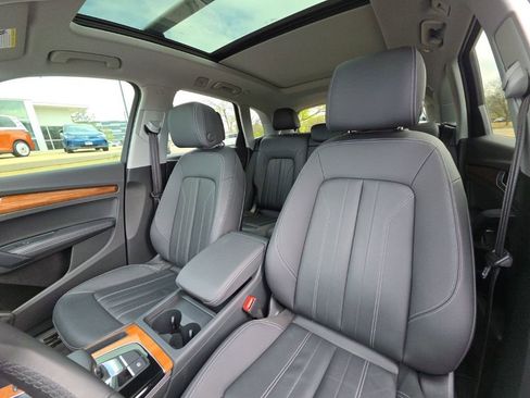 Used 2023 Audi Q5 2.0T Premium Plus w/ Premium Plus Package AWD/4WD image 11