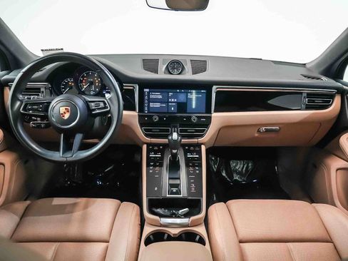 Certified 2023 Porsche Macan AWD/4WD image 11