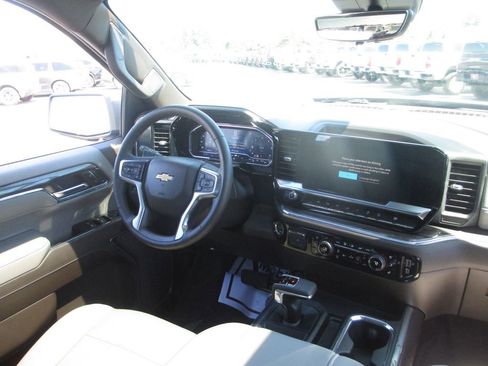 Used 2024 Chevrolet Silverado 1500 LTZ w/ LTZ Premium Package AWD/4WD image 31