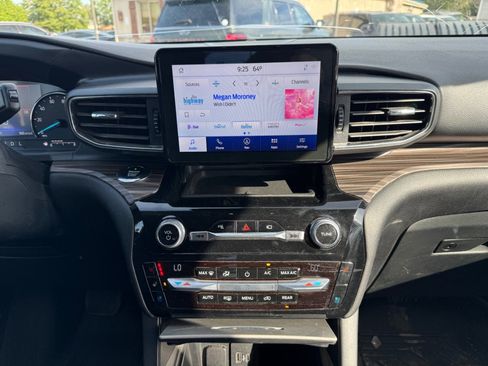 Used 2021 Ford Explorer Limited w/ Equipment Group 301A AWD/4WD image 14