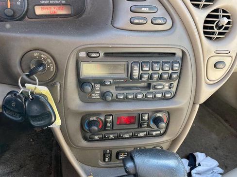 Used 2004 Pontiac Bonneville SLE w/ Premier Edition FWD image 35