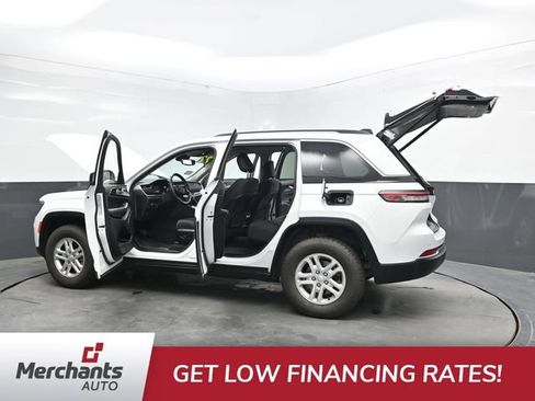 Used 2022 Jeep Grand Cherokee Laredo w/ Luxury Tech Group I AWD/4WD image 53