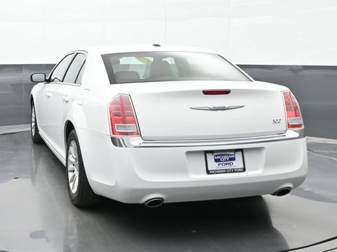 Used 2013 Chrysler 300 RWD image 6