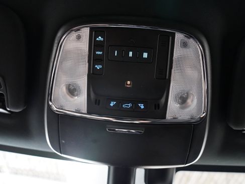 Used 2022 Jeep Grand Cherokee Limited AWD/4WD image 33