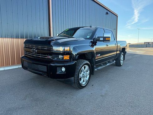 Used 2019 Chevrolet Silverado 2500 LTZ image 2