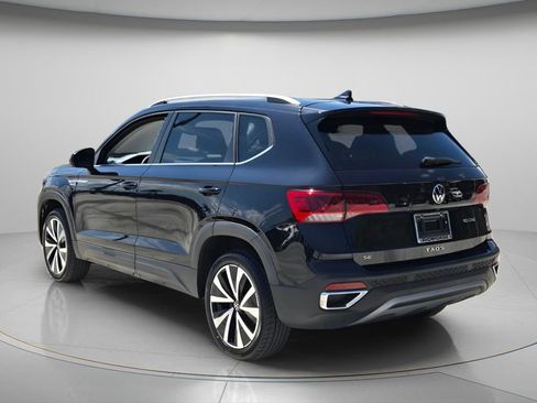 Certified 2024 Volkswagen Taos SE FWD image 8