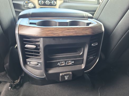 Used 2019 RAM 1500 Laramie AWD/4WD image 17
