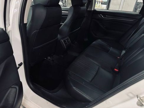 Used 2018 Honda Accord Touring image 19