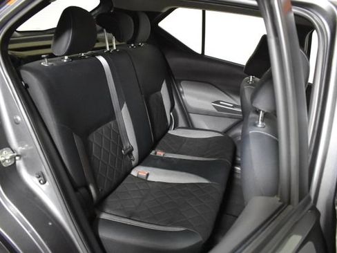 Used 2018 Nissan Kicks SV FWD image 30