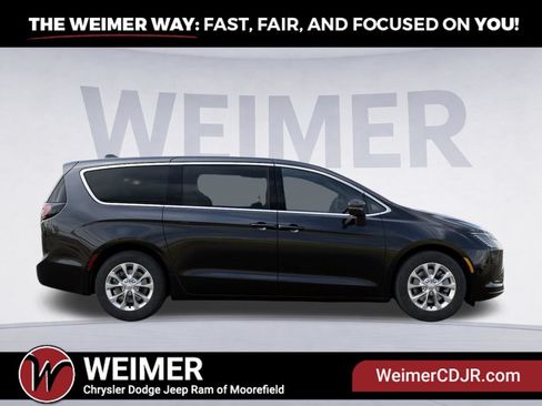 New 2027 Chrysler Pacifica Select AWD/4WD image 21