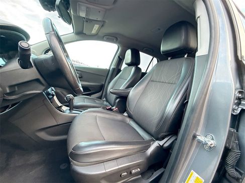 Used 2019 Chevrolet Trax LT w/ LT Convenience Package image 23