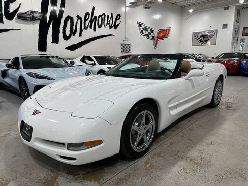 Used 2004 Chevrolet Corvette Convertible w/ Preferred Equipment Group RWD image 25