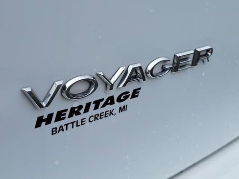Used 2023 Chrysler Voyager LX FWD image 33