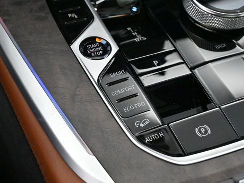 Used 2024 BMW X7 xDrive40i w/ M Sport Package image 25