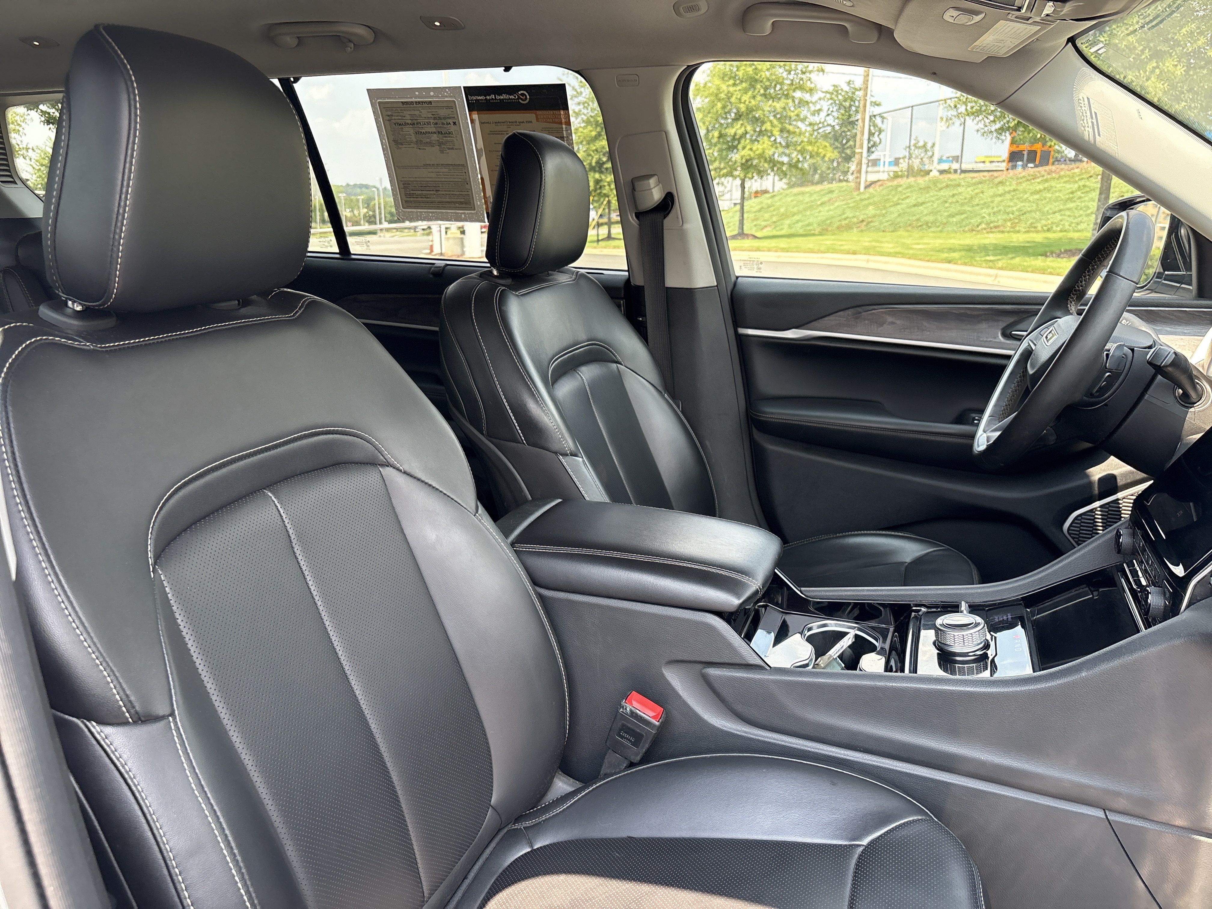 Used 2023 Jeep Grand Cherokee L Limited w/ Luxury Tech Group II AWD/4WD image 27