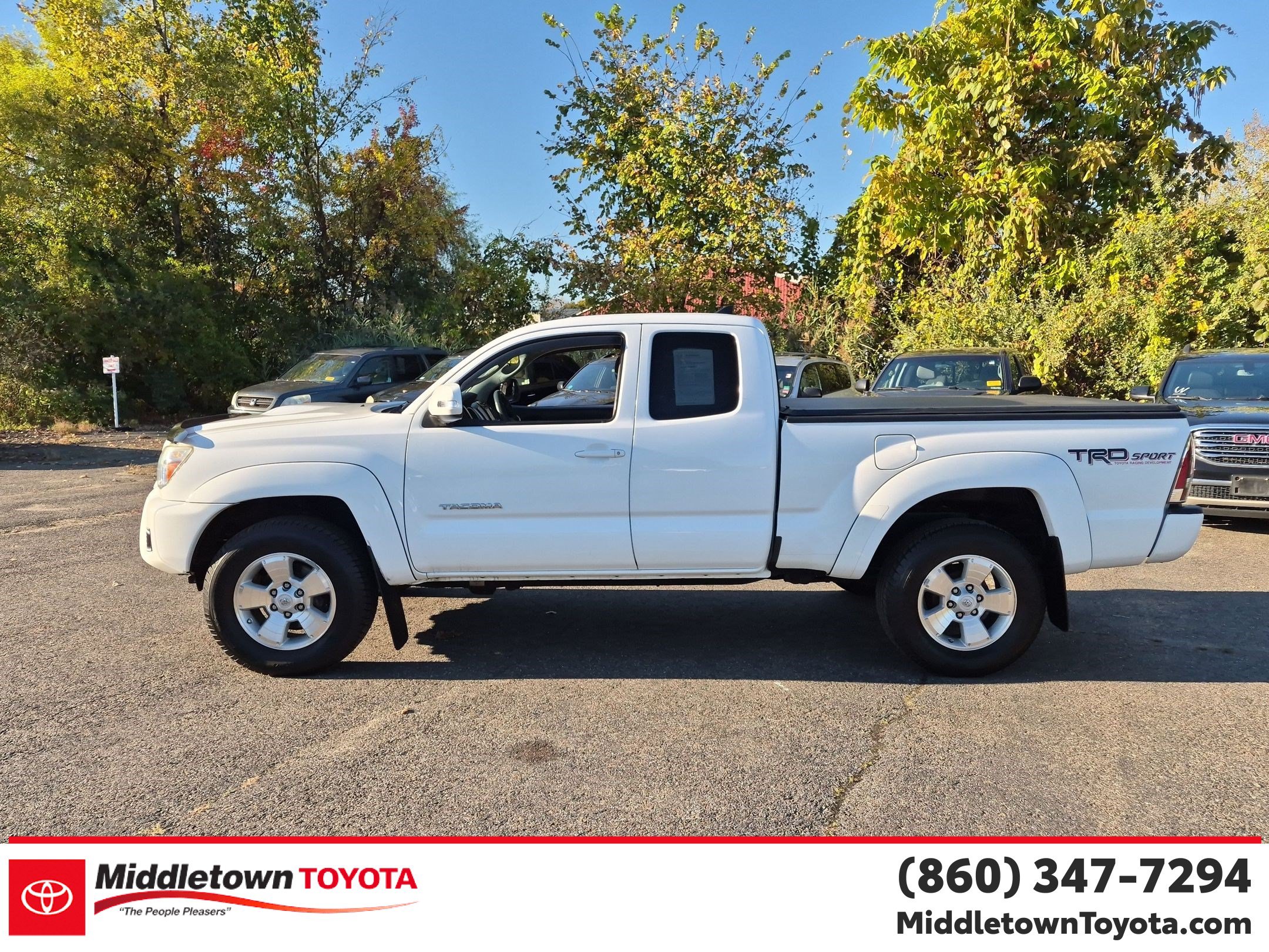 Used 2015 Toyota Tacoma 4x4 Access Cab V6 w/ TRD Sport Package image 6