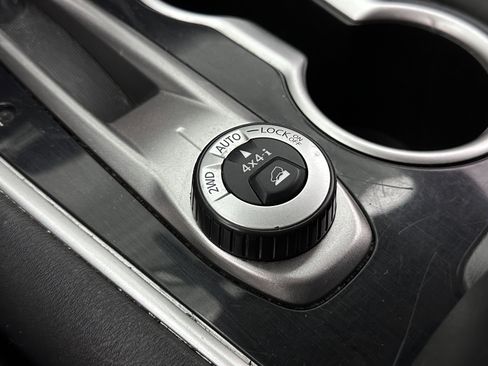 Used 2020 Nissan Pathfinder S AWD/4WD image 13