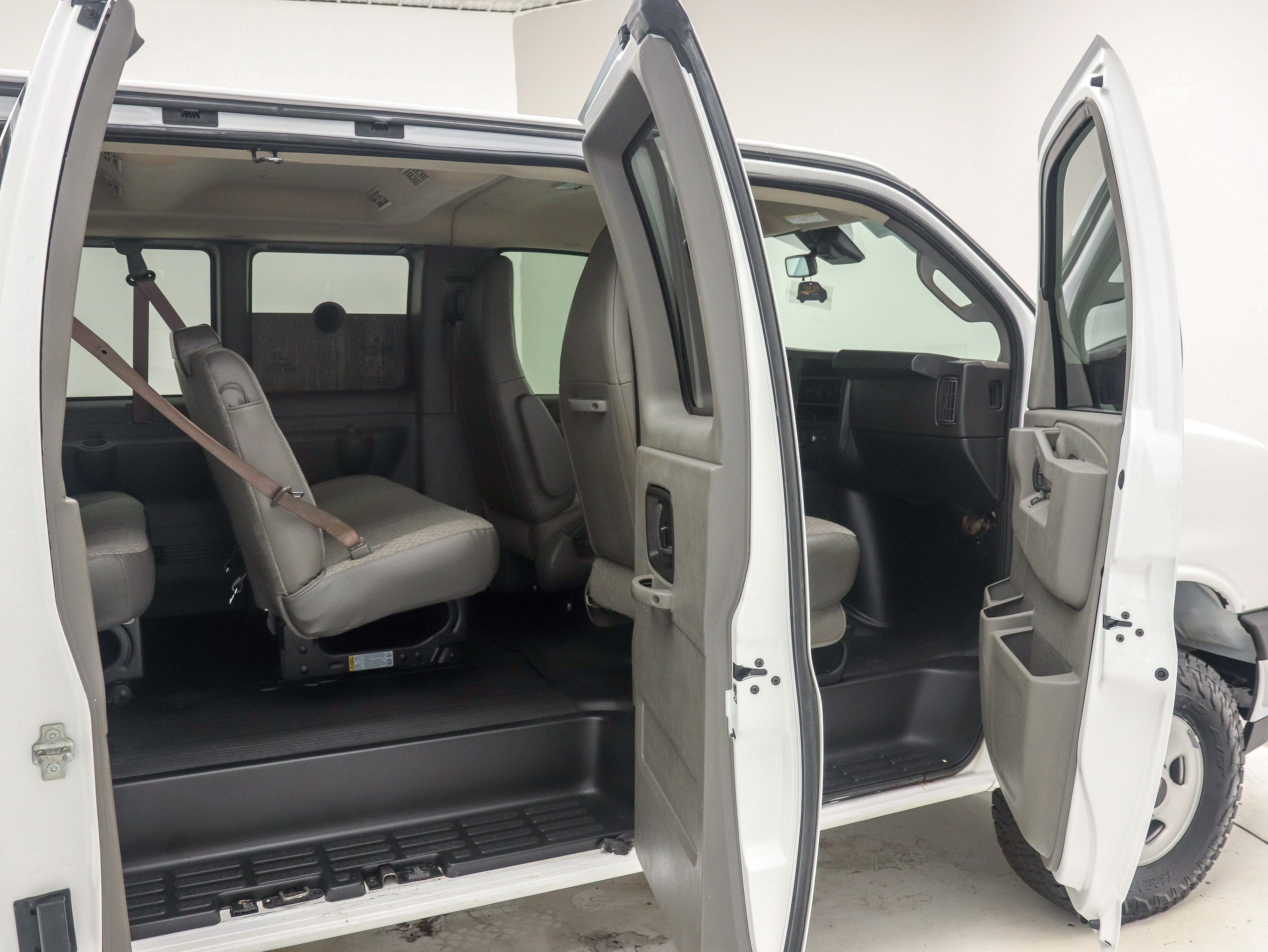 Used 2023 GMC Savana 3500 LS w/ Chrome Appearance Package RWD image 10