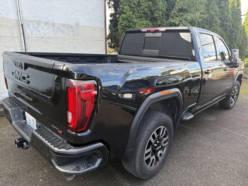 Used 2022 GMC Sierra 2500 AT4 w/ AT4 Premium Plus Package AWD/4WD image 2