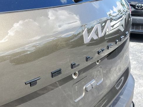 Used 2022 Kia Telluride EX w/ EX Premium Package image 6