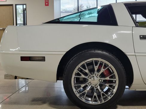 Used 1994 Chevrolet Corvette Coupe RWD image 38
