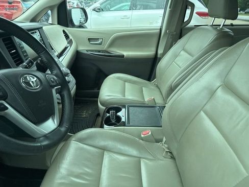 Used 2018 Toyota Sienna XLE AWD/4WD image 5