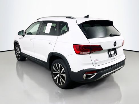 Used 2024 Volkswagen Taos SE image 8