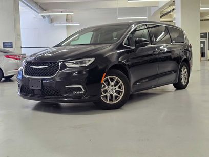 Used 2023 Chrysler Pacifica Touring-L