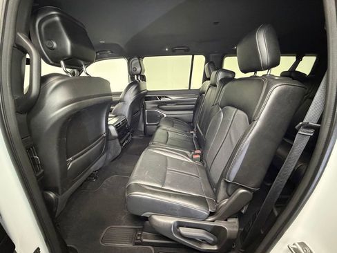 Used 2024 Jeep Wagoneer L Series II w/ Flexible Seating Group image 5