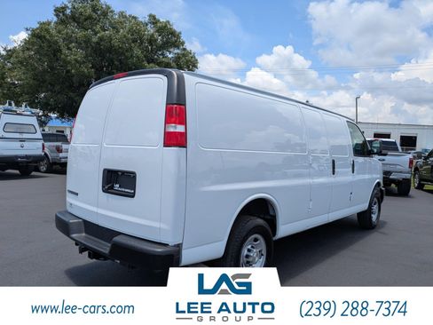 Used 2022 Chevrolet Express 3500 Extended w/ Driver Convenience Package RWD image 3