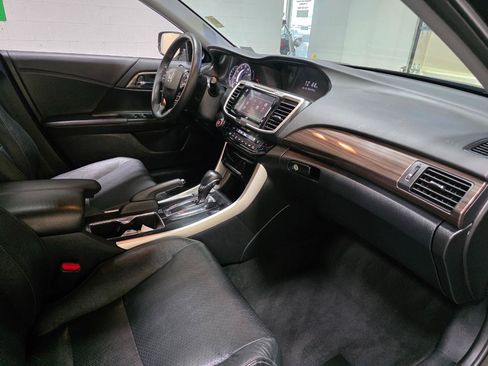 Used 2016 Honda Accord Touring image 27