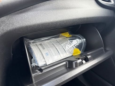 Used 2022 Chevrolet Trax LT w/ LT Convenience Package image 38