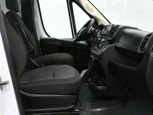 Used 2025 RAM ProMaster 2500 w/ Convenience Group image 11