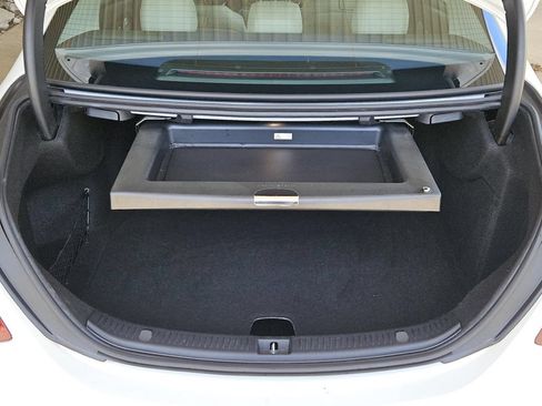 Used 2019 Mercedes-Benz E 300 4MATIC image 12