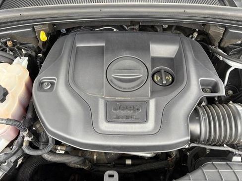 Used 2023 Jeep Grand Cherokee Summit AWD/4WD image 29