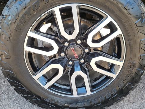 Used 2020 GMC Sierra 1500 AT4 w/ Technology Package AWD/4WD image 17