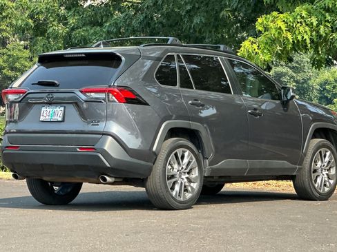 Used 2022 Toyota RAV4 XLE Premium AWD/4WD image 2