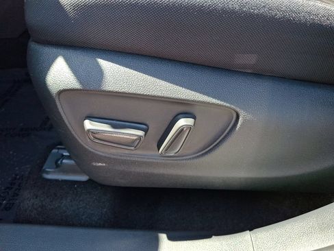 Certified 2025 Toyota Highlander LE FWD image 15