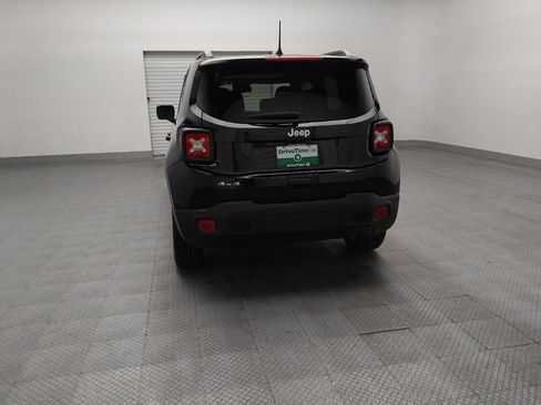 Used 2023 Jeep Renegade Latitude w/ Sun/Sound Group AWD/4WD image 6